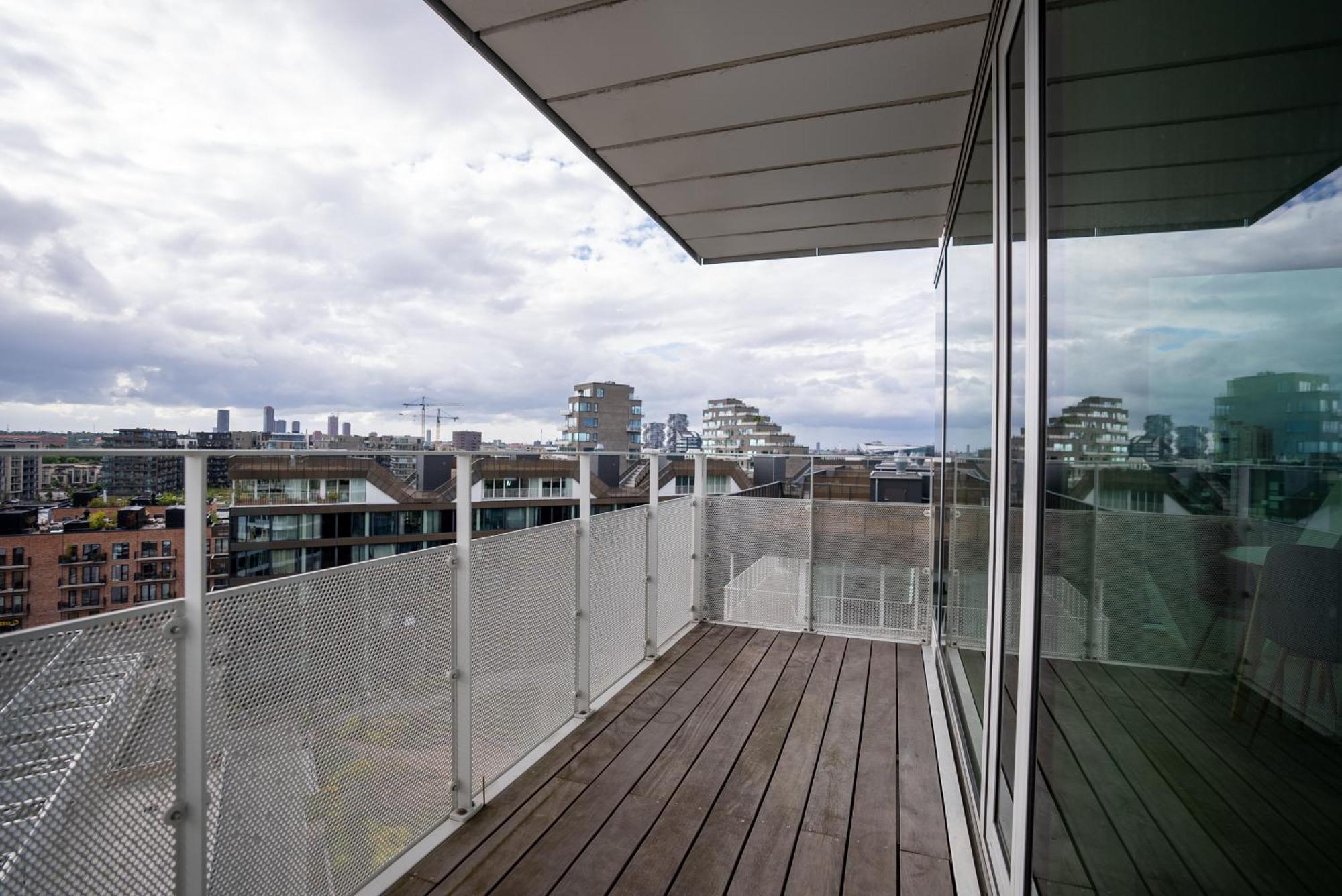 Apartment In With Water View *