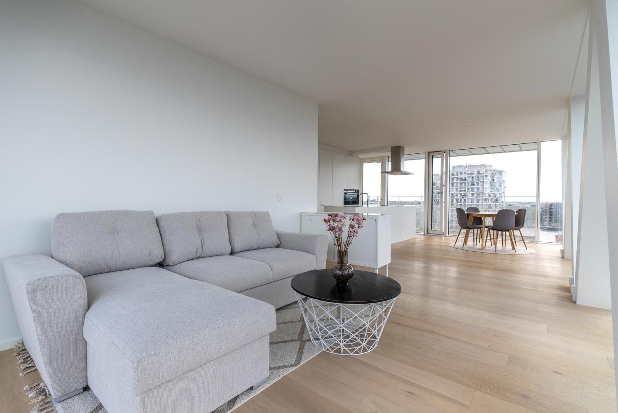 Apartment In With Water View
